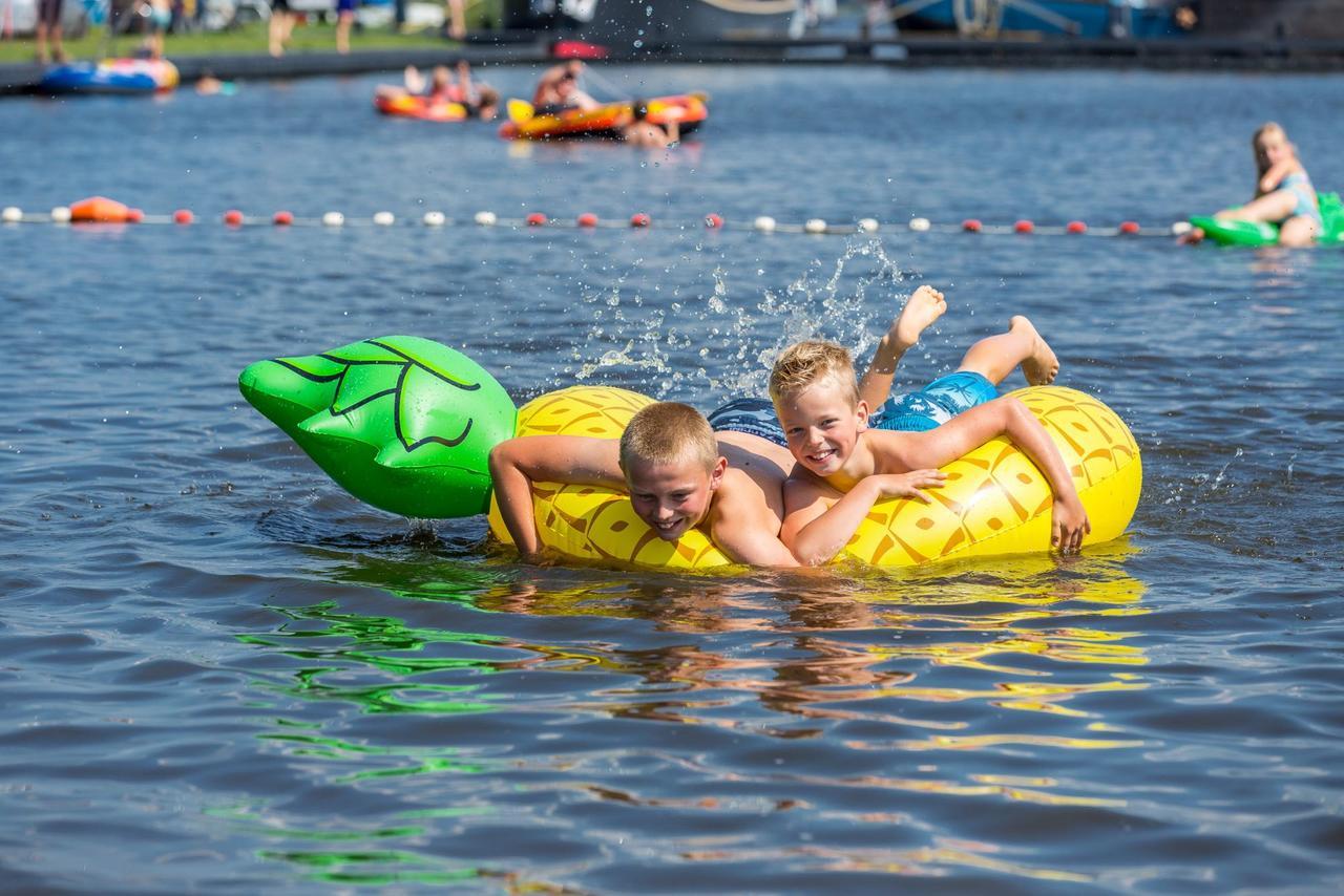 Koudum Vakantiepark De Kuilart מראה חיצוני תמונה