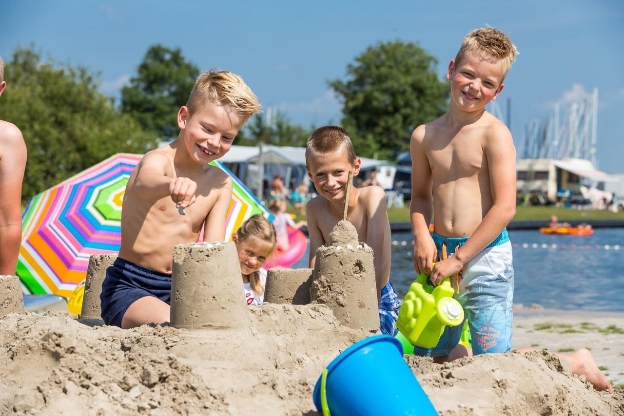 Koudum Vakantiepark De Kuilart מראה חיצוני תמונה